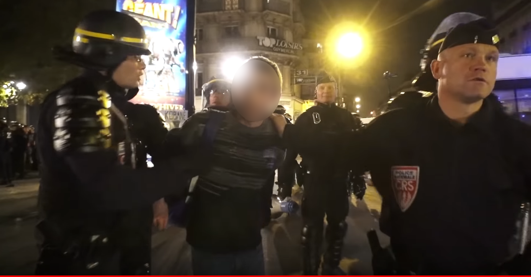 29 octobre 2014 : Arrestation sur le parvis de l’hotel de ville, Paris.